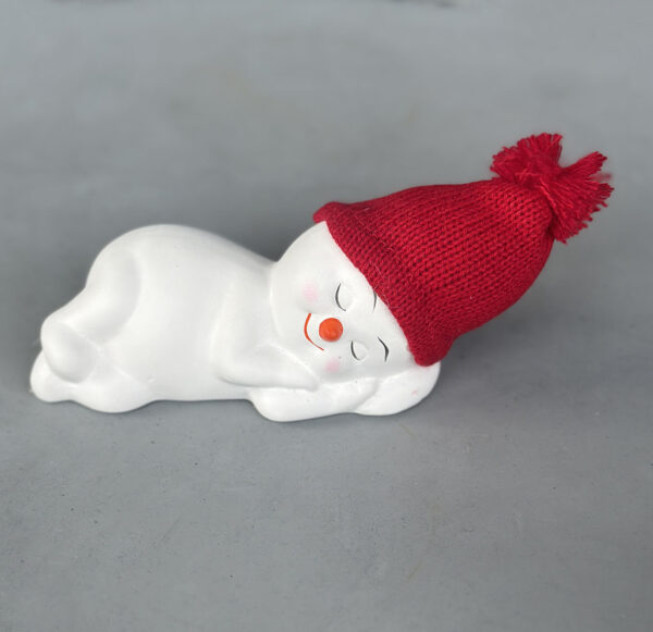 Snögubbe Iza liggande